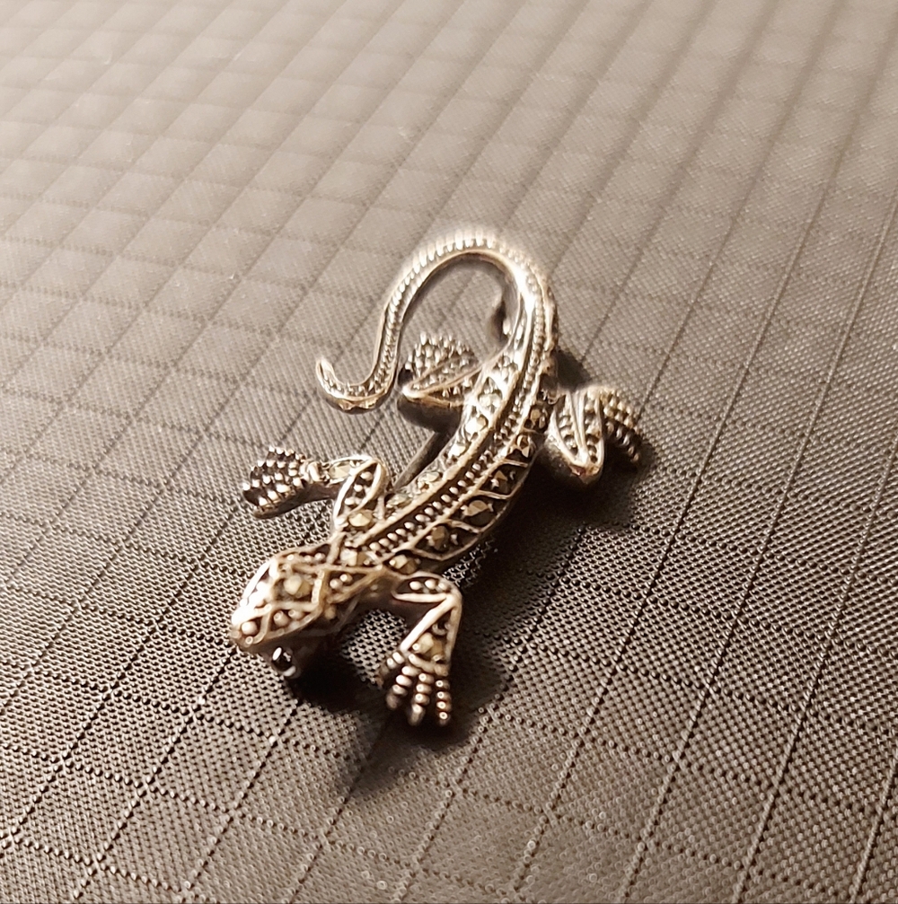 Sterling silver gecko pin